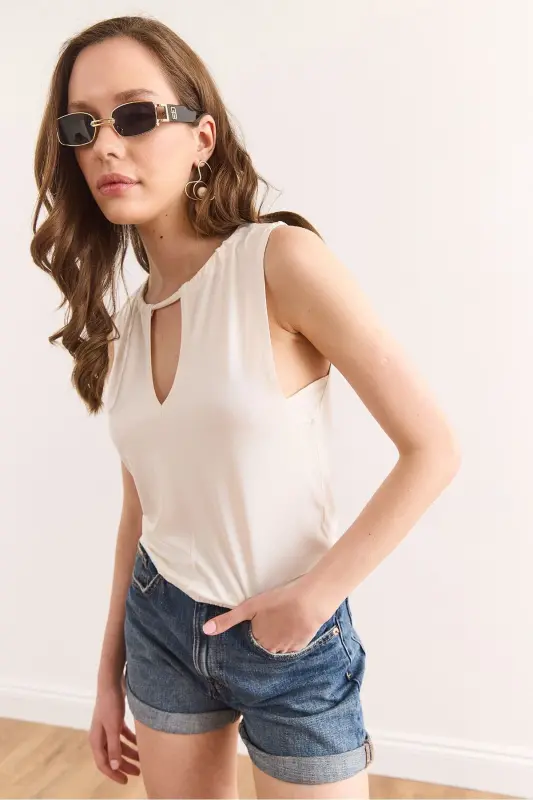 Woman Ecru Dress Low Cut Belted Flowy Viscose - 4