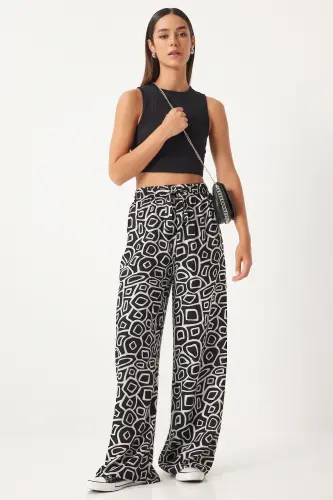 Woman Off White Black Patterned Viscose Palazzo Pants EN00606-Off White Black - HAPPINESS İSTANBUL (1)