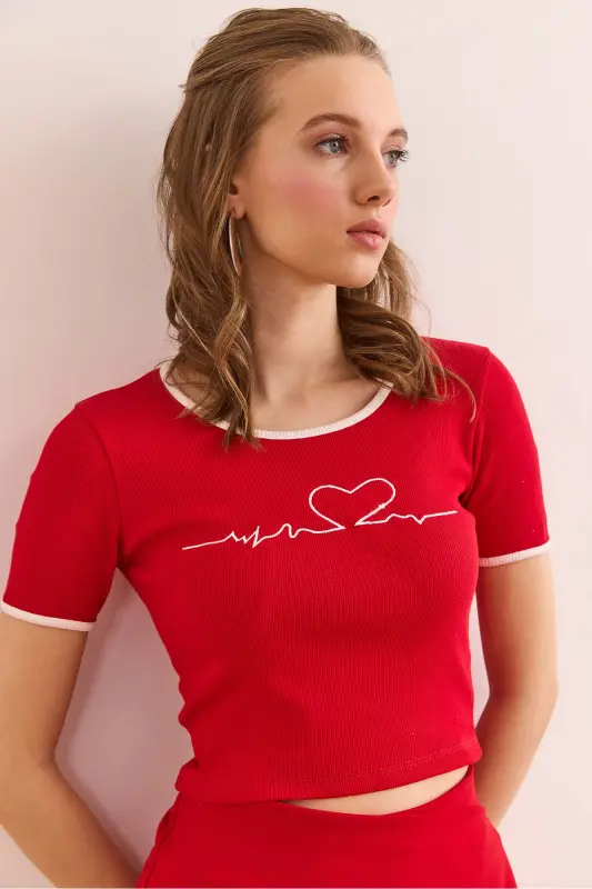 Woman Red Heart Embroidered Crop Flexible Cotton Blouse B - 5