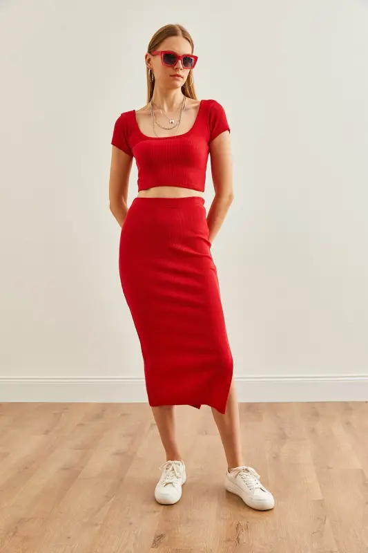 Woman Red Pool Neck Crop Blouse Slit Pencil - 2