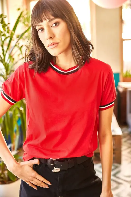 Woman Red Sleeve and Collar Detailed T-Shirt TSH-19000 - 1