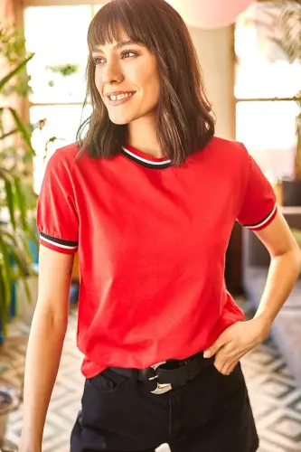 Woman Red Sleeve and Collar Detailed T-Shirt TSH-19000 - 3