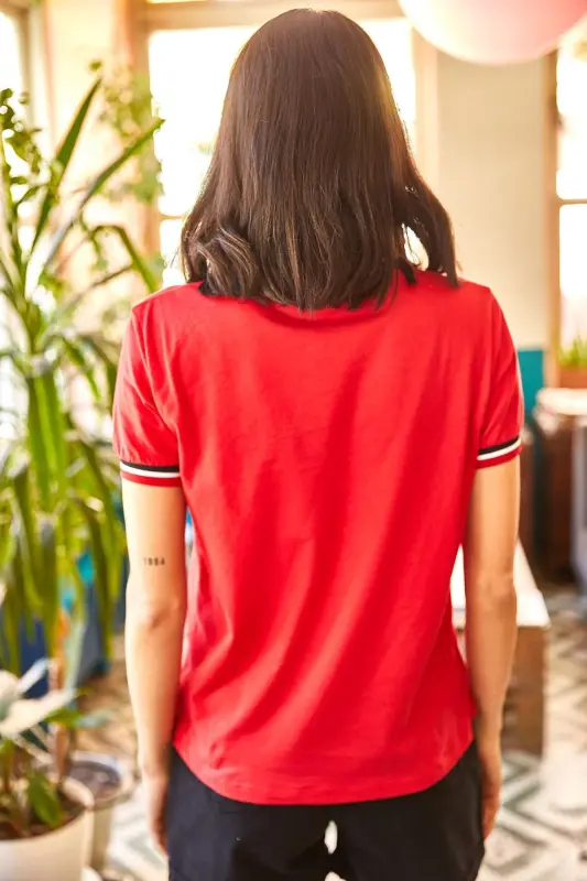 Woman Red Sleeve and Collar Detailed T-Shirt TSH-19000 - 5