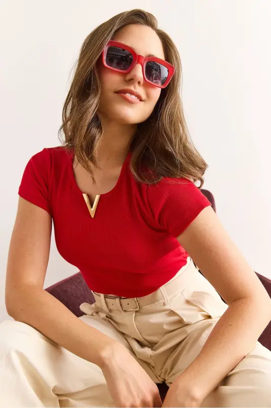 Woman Red V Metal Detailed Flexible Cotton Blouse BLZ - 4