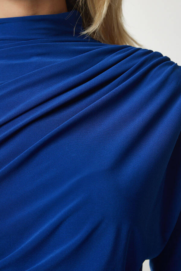 Woman Sandy Blouse with Blue Buckle Detail and Straight Collar FF00135 - 3