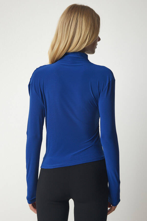 Woman Sandy Blouse with Blue Buckle Detail and Straight Collar FF00135 - 4