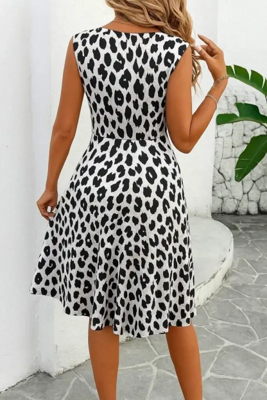 Woman Sleeveless front cross Detailed Leopard Patterned Supplex Dress - 2