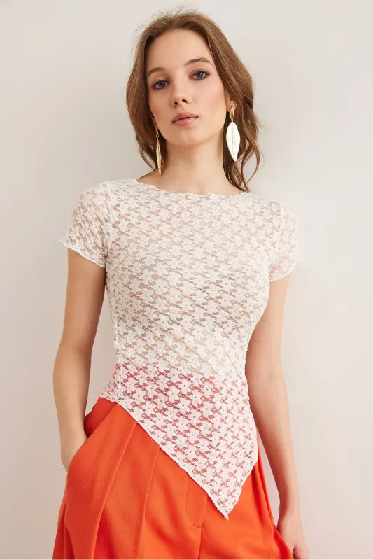 Woman White Bottom Asymmetric Lace Blouse BLZ-1900288 - 4