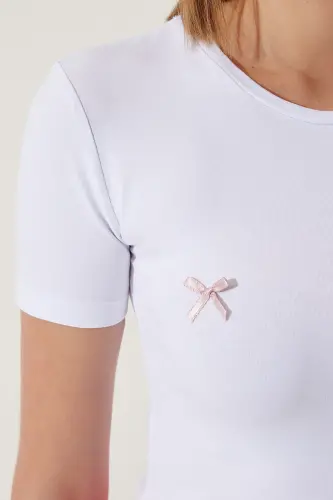 Woman White Bow Detailed Crop T-Shirt MC00279-White - HAPPINESS İSTANBUL (1)