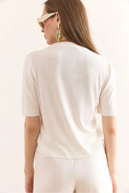 Woman White Crew Neck Flowy Viscose Knit Blouse - 8