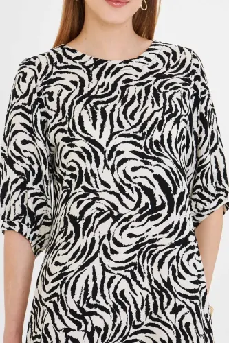 Woman White Crew Neck Three Quarter Sleeve Skirt Ruffled Dress - 4