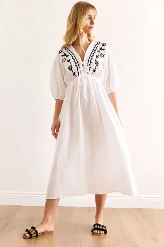 Woman White Embroidered Lace-up Detail Midi Muslin Dress - 1