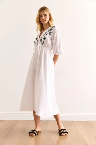 Woman White Embroidered Lace-up Detail Midi Muslin Dress - OLALOOK (1)