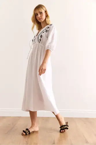 Woman White Embroidered Lace-up Detail Midi Muslin Dress - 3
