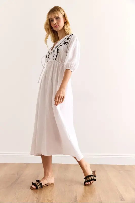 Woman White Embroidered Lace-up Detail Midi Muslin Dress - 3