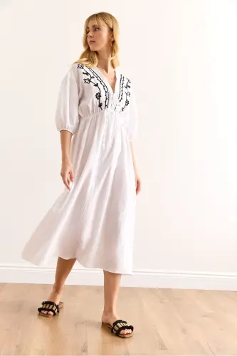 Woman White Embroidered Lace-up Detail Midi Muslin Dress - 4