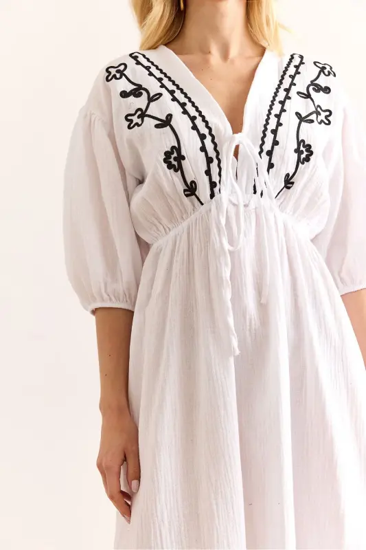 Woman White Embroidered Lace-up Detail Midi Muslin Dress - 5