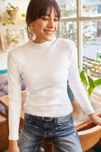 Woman White Half Turtleneck Fleece Lined Corset Blouse BLZ-19000599-WHITE - 3