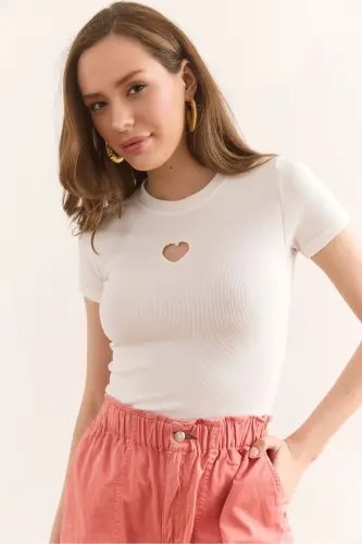 Woman White Heart Neckline Thin Ribbed Crop Blouse - 1
