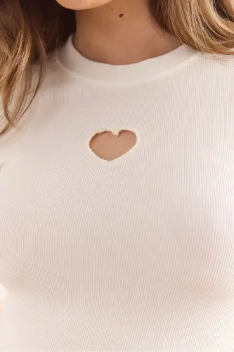 Woman White Heart Neckline Thin Ribbed Crop Blouse - 5