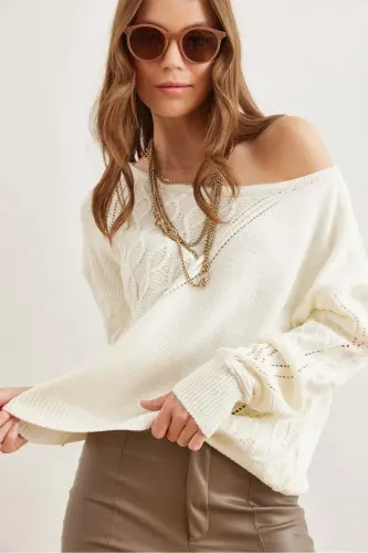 Woman White Knitted Boat Neck Tunic with Lace Details KZK-19000830-White 