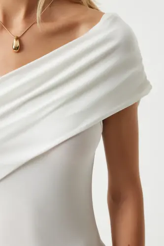 Woman White One Shoulder Ruched Knitted Blouse DZ00112-White - 4