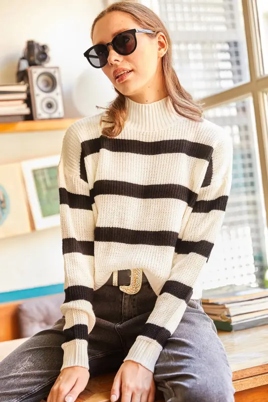 Woman White Striped Mock Neck Crop Knit Sweater KZK-19000402-White - 4