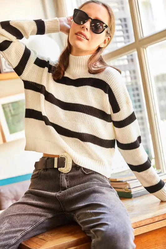 Woman White Striped Mock Neck Crop Knit Sweater KZK-19000402-White - 5