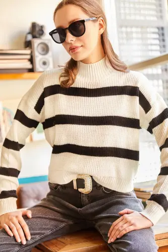 Woman White Striped Mock Neck Crop Knit Sweater KZK-19000402-White 