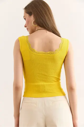 Woman Yellow U Neck Lace Detailed Stretch Cotton Blouse - OLALOOK (1)