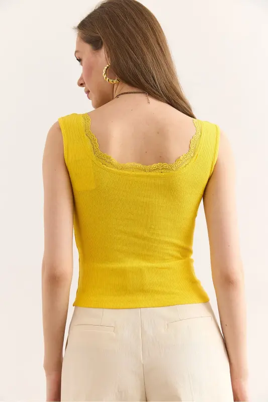 Woman Yellow U Neck Lace Detailed Stretch Cotton Blouse - 2