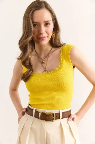 Woman Yellow U Neck Lace Detailed Stretch Cotton Blouse - 10