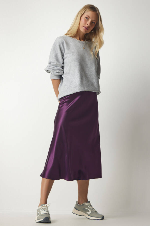 Woman's Purple Satin Surface Skirt DD01144 - 3