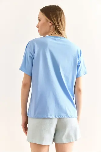 Women Baby Blue Crew Neck Basic T-Shirt TSH-190 - OLALOOK (1)