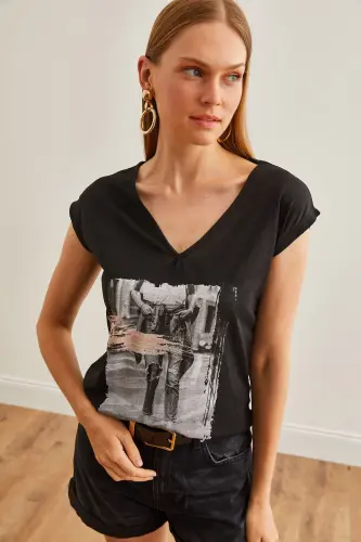 Women Black Brush V Neck Flamed Printed Knitted T-Shirt - 11