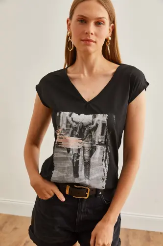 Women Black Brush V Neck Flamed Printed Knitted T-Shirt - 5