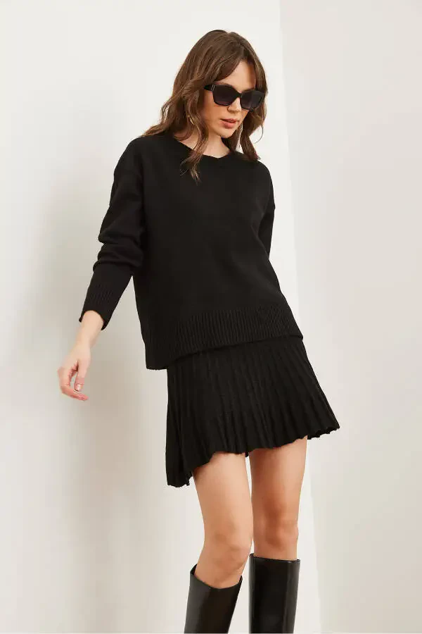 Women Black Mock Neck Sweater Mini Pleated Skirt Knit Set TKM-19000333 - 3