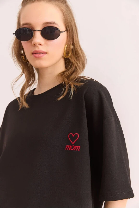 Women Black Mom Embroidered 2 Thread Oversize T-Shirt TS - OLALOOK