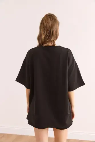 Women Black Mom Embroidered 2 Thread Oversize T-Shirt TS - OLALOOK (1)