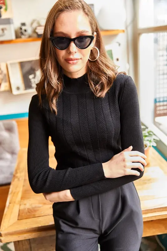 Women Black Turtleneck Zigzag Textured Soft Tricot Sweater KZK-19000447-Black - 4