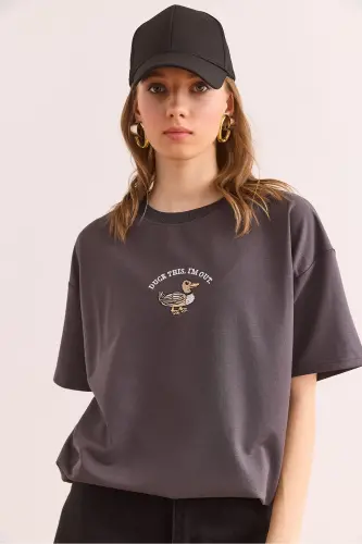 Women Duck Smoked Embroidery Detailed Relaxed Fit T-shirt 
