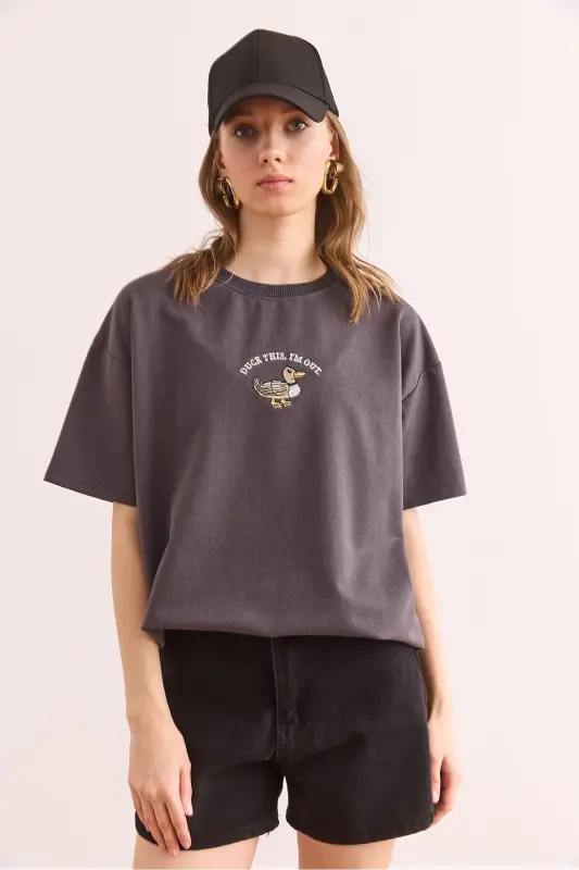 Women Duck Smoked Embroidery Detailed Relaxed Fit T-shirt - 3