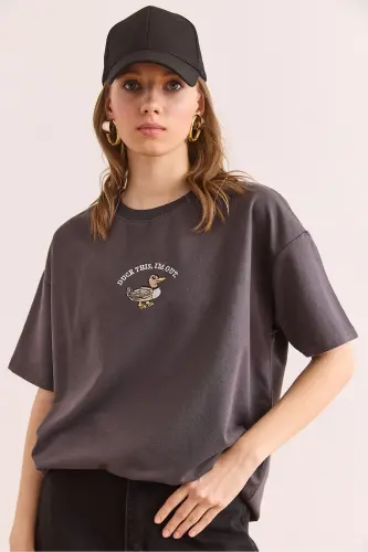 Women Duck Smoked Embroidery Detailed Relaxed Fit T-shirt - 4
