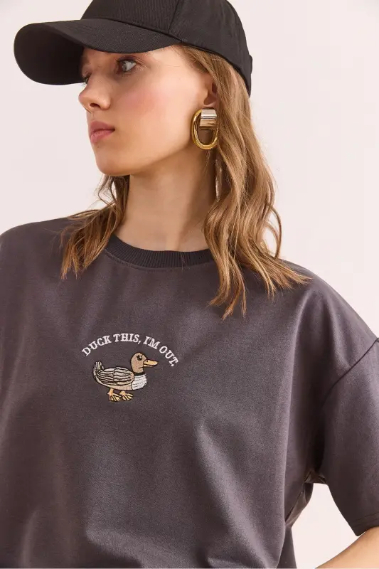 Women Duck Smoked Embroidery Detailed Relaxed Fit T-shirt - 6