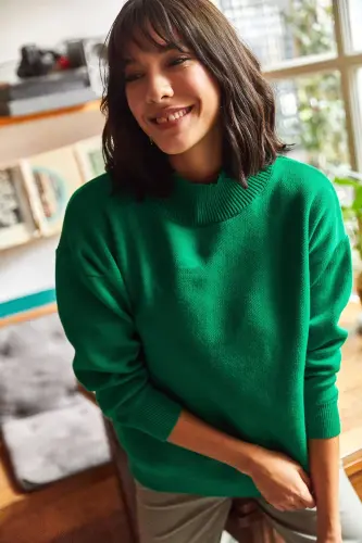 Women Emerald Green Turtleneck Soft Touch Oversize Knitwear Sweater-Emerald Green - 4