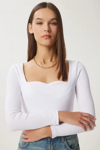 Women White Heart Collar Ribbed Knit Blouse GT00100-White - HAPPINESS İSTANBUL (1)