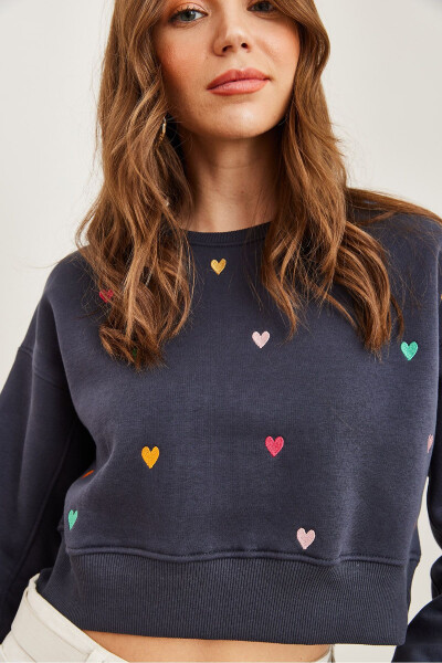 Women's Anthracite Heart Embroidered Thistle Crop Thick Sweatshirt SWT-19000662 - 5