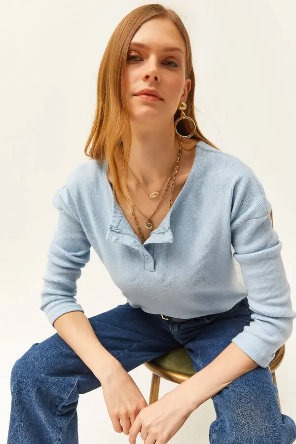 Women's Baby Blue Buttoned Thistle Loose Sweater KZK-19000721 - 1