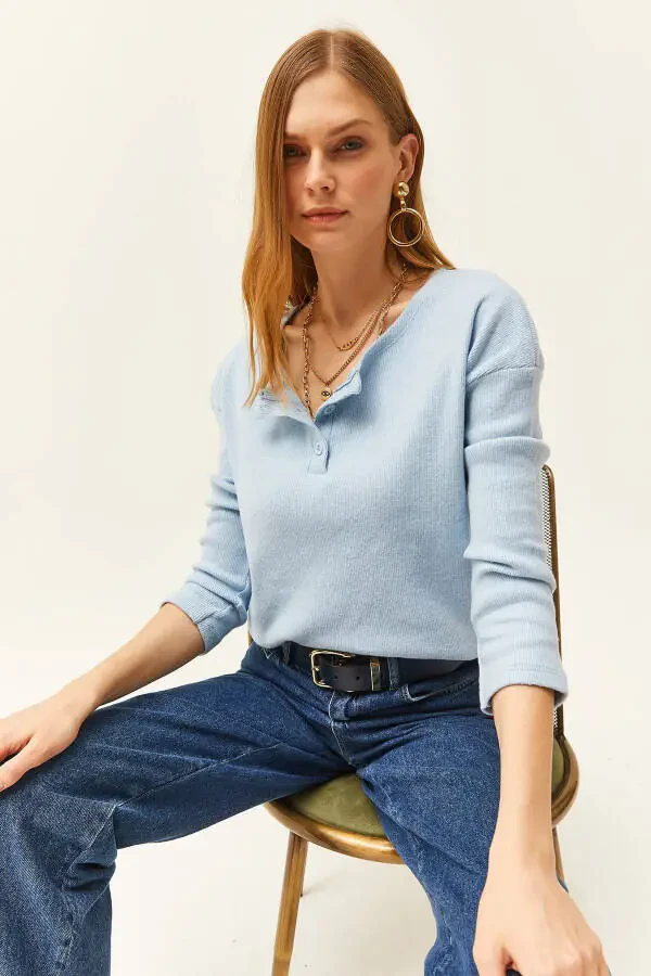 Women's Baby Blue Buttoned Thistle Loose Sweater KZK-19000721 - 3