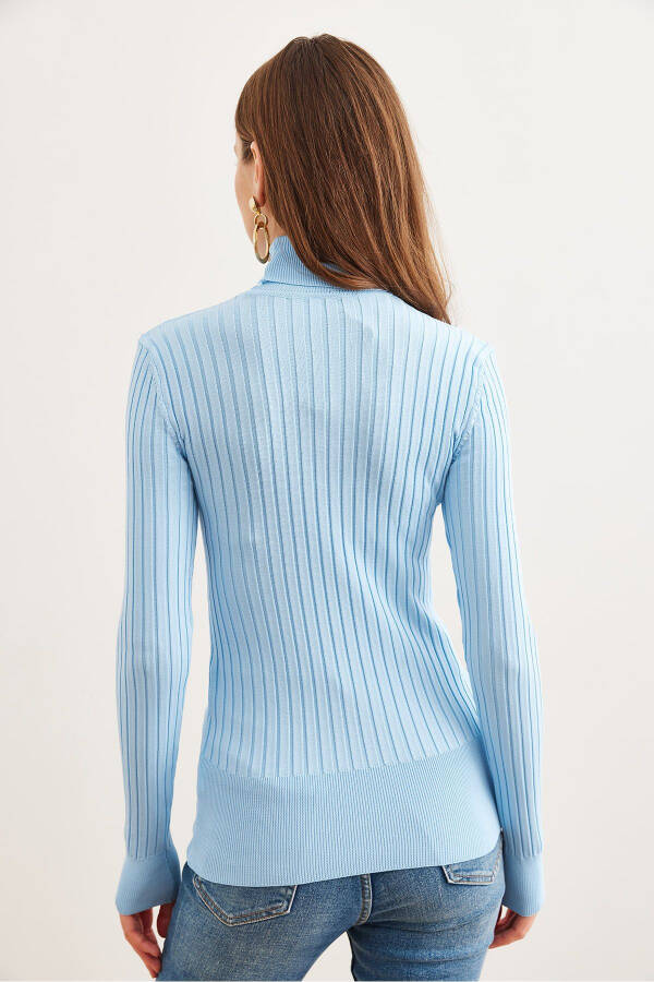 Women's Baby Blue Ribbed Crewneck Turtleneck Sweater - 7